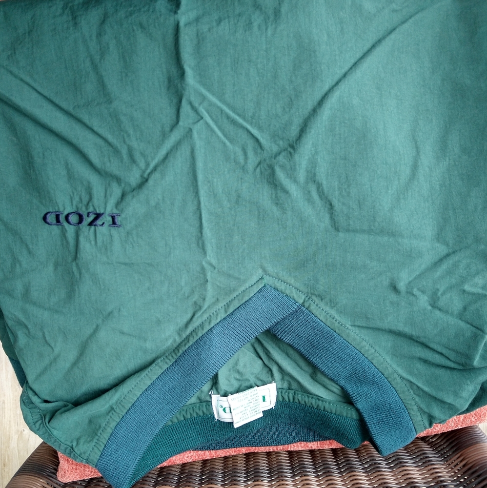 IZOD wind breaker